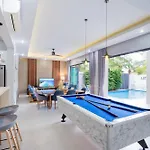 Hollywood Luxury Poolvilla Walking Street 4 Bedrooms วิลล่า Pattaya
