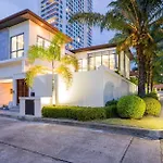 วิลล่า Hollywood Luxury Poolvilla Walking Street 4 Bedrooms Pattaya