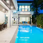 Hollywood Luxury Poolvilla Walking Street 4 Bedrooms วิลล่า Pattaya