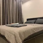 Arcadia Beach 网红水系公寓一房 Nice Pool View 专业的健身房 桑拿 中心位置 交通便利 Smart Tv Wifi
