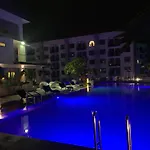 Arcadia Beach 网红水系公寓一房 Nice Pool View 专业的健身房 桑拿 中心位置 交通便利 Smart Tv Wifi