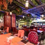โรงแรม Surestay By Western T 4*