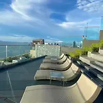 The Edge Seaview อพาร์ทเม้น *