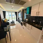 Large Luxury - Centre - Grand Avenue Residences, Pool View - 413 * Pattaya