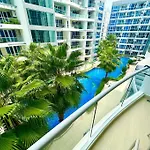 อพาร์ทเม้น Large Luxury - Centre - Grand Avenue Residences, Pool View - 413