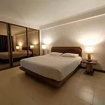 โรงแรม The Monaco 3*