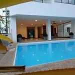 โรงแรม The Monaco 3*
