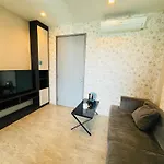 芭提雅市中心无边泳池公寓the Base Pattaya
