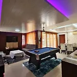 D34长住优惠房-芭提雅市中心高端4间卧室泳池别墅 * Pattaya