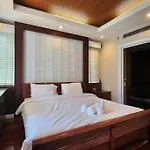 Villa D34长住优惠房-芭提雅市中心高端4间卧室泳池别墅 *