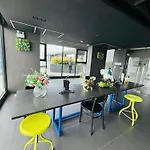อพาร์ทเม้น 芭提雅市中心无边泳池公寓the Base