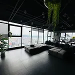 芭提雅市中心无边泳池公寓the Base * Pattaya