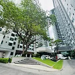 芭提雅市中心无边泳池公寓the Base Central