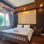 D34长住优惠房-芭提雅市中心高端4间卧室泳池别墅 Villa Pattaya