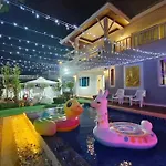D34长住优惠房-芭提雅市中心高端4间卧室泳池别墅 Villa