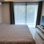 1 Bedroom With Awsome Roofview And Free 500 Mb/S Internet