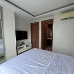Retreat Deluxe: Poolview 2 Bed - Arcadia Beach Resort