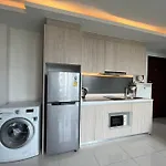 Retreat Deluxe: Poolview 2 Bed - Arcadia Beach Resort
