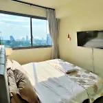 Seaside Haven: 2-Bedroom Ocean View Retreat