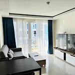 芭提雅中心 Grand Avenue 2卧室公寓泳池景 智能电视 高速互联网