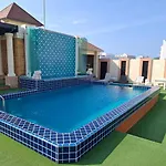 Whitehouse Condotel Pattaya