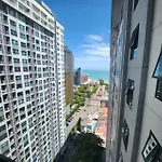 泰国芭提雅thebase无边游泳池公寓 อพาร์ทเม้น
