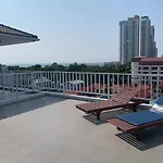New Circle Phratamnak Apartment