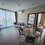 小红书网红超大无边泳池edge豪华公寓 市中心 海滩300米 Pattaya