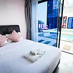 Palm Spring Villas 8 Bedrooms Luxury Villas