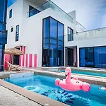Palm Spring Villas 8 Bedrooms Luxury Villas