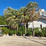 Smile Beach Pool Villa芭提雅海滨现代轻奢四卧四卫泳池别墅
