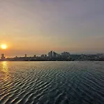 Apartment Infinity Pool At Posh *