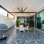 Luxury Pool Villa Pattaya Center C5 - 5 Bedroom