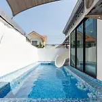 Luxury Pool Villa Pattaya Center C5 - 5 Bedroom