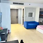 芭提雅中心地带 Centara Avenue 一房公寓6楼紧邻海滩, 酒吧街, 购物中心 *