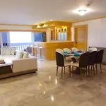 Spacious Seaview 3br Apartment:direct Access อพาร์ทเม้น Pattaya