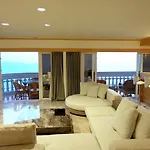อพาร์ทเม้น Spacious Seaview 3br Apartment:direct Access