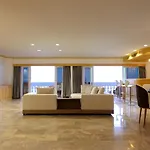 อพาร์ทเม้น Spacious Seaview 3br Apartment:direct Access *