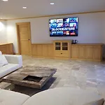 อพาร์ทเม้น Spacious Seaview 3br Apartment:direct Access