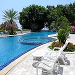 อพาร์ทเม้น Spacious Seaview 3br Apartment:direct Access *