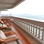 อพาร์ทเม้น Spacious Seaview 3br Apartment:direct Access Pattaya