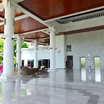 Spacious Seaview 3br Apartment:direct Access *