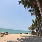 อพาร์ทเม้น Spacious Seaview 3br Apartment:direct Access Pattaya