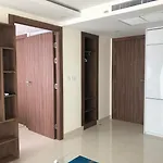 Luxury Business Suits In Grand Avenue By Estates อพาร์ทเม้น