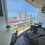 View Talay 5 - Beachfront Ocean View - High Floor & Huge Pool อพาร์ทเม้น