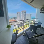 View Talay 5 - Beachfront Ocean View - High Floor & Huge Pool Pattaya