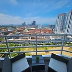 อพาร์ทเม้น View Talay 5 - Beachfront Ocean View - High Floor & Huge Pool *