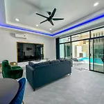Pool 430 Nearby Walking Street *