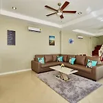 วิลล่า Pool 5bedroom Cosy Big Area Close To The *