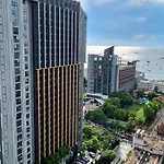 The Base Center Of Rooftop Swimming Pool อพาร์ทเม้น Pattaya